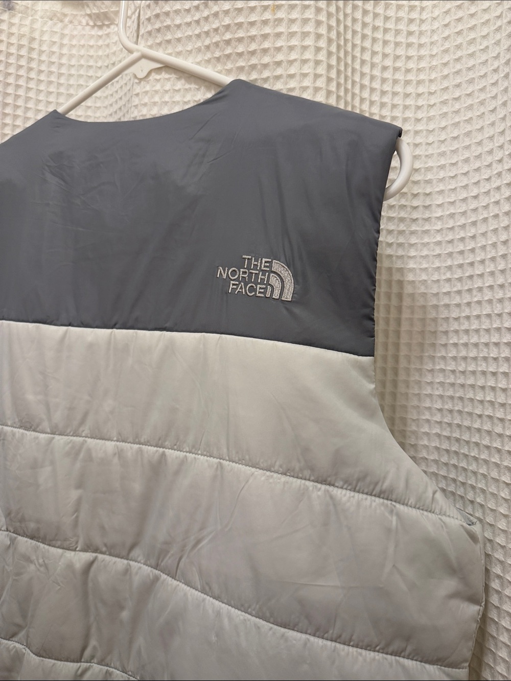 The North Face Light Two Tone Gray Puffer Vest - NWT L - Picture 7 of 11